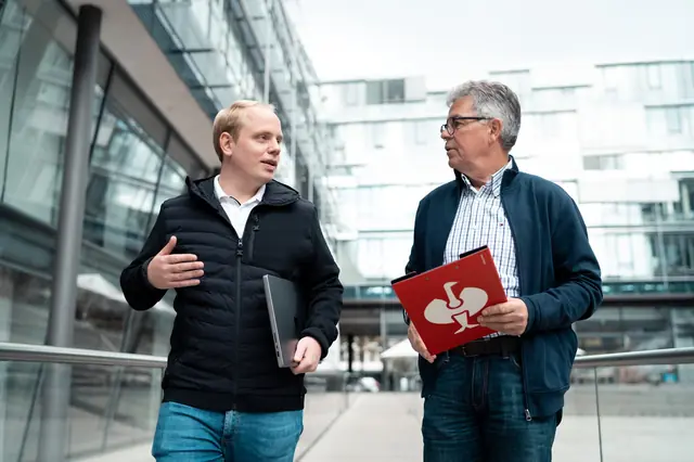 Patrick Riedel im Gespräch mit einem Kunden